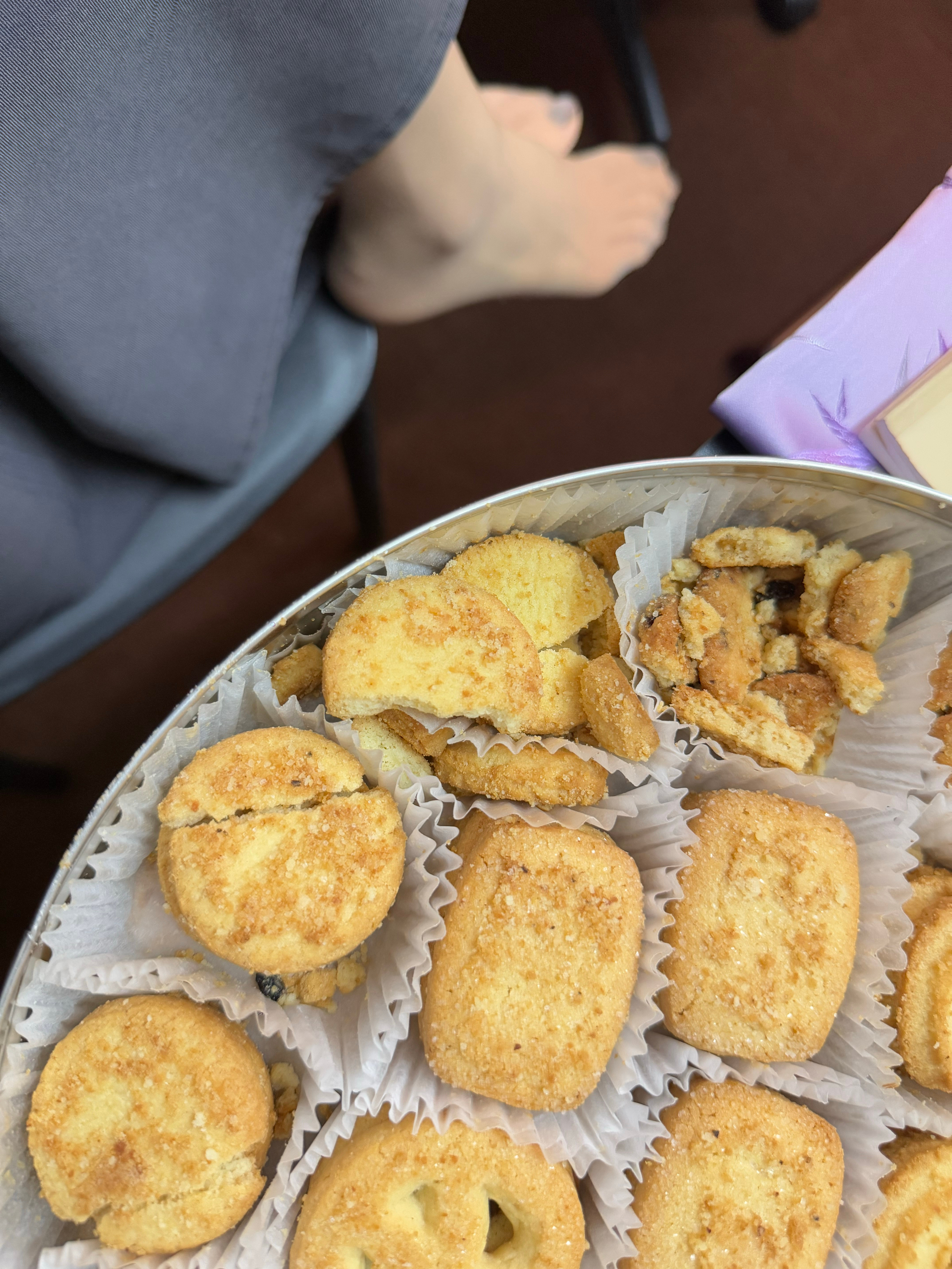 小时候过年才能吃到的曲奇，已经好多年都没吃过，再上一次吃应该是2020年了。向来