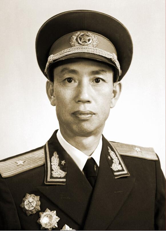 开国少将曹思明是河南商城人，曾任后勤学院政委。2002年，老家亲属以“老红军后