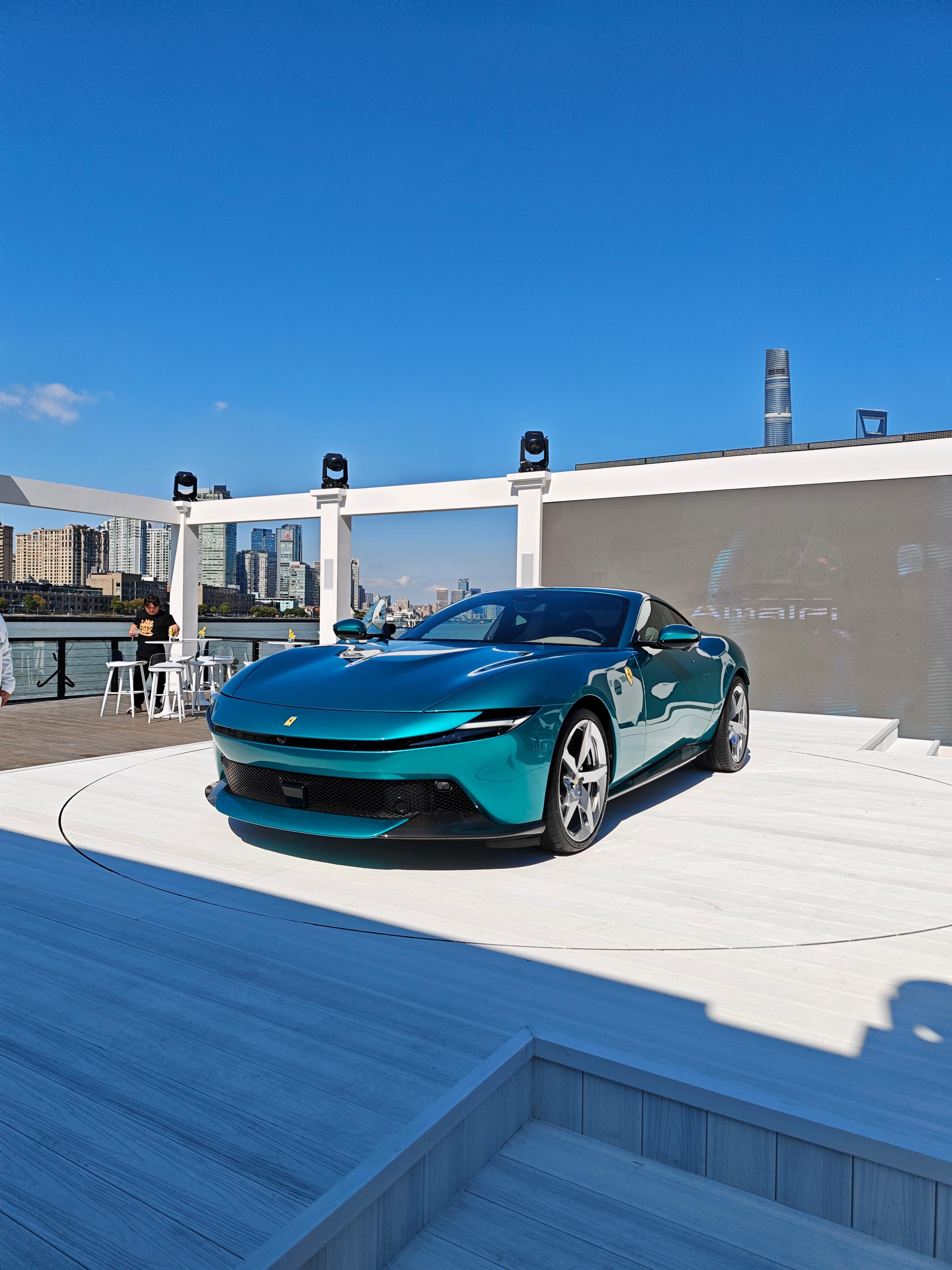 shen车视界入门级法拉利？其实不止入门。在Amalfi的活动现场，我听到有媒