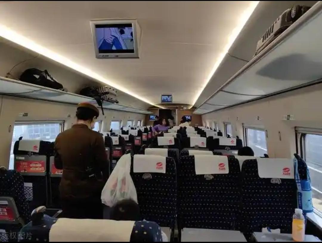 什么叫静音车厢今天就用简单易懂的几句话告诉你什么叫静音车厢。一、在买票时，系