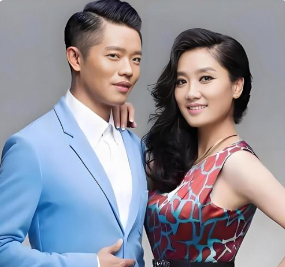凤凰传奇20年秘事：玲花拒500万单飞，曾毅哭送“嫁”，这情谊娱乐圈少见