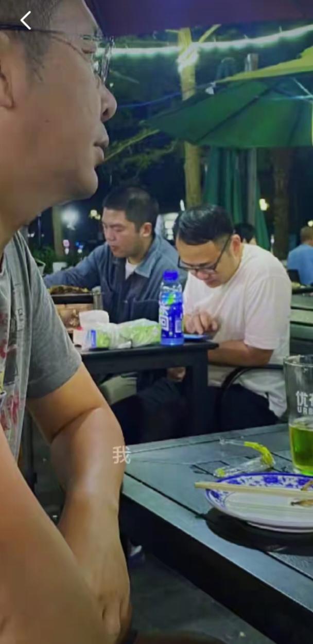 一个人喝酒寂不寂寞不在酒里，在心里，有事喝酒，不是寂寞是解脱。无