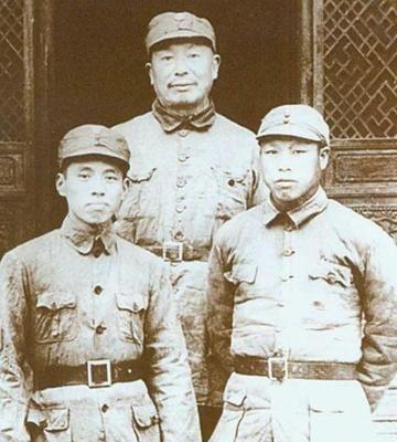 1937年，因为抗日的需要，红军内部进行了大整顿，萧克和王震的红6军团被改编成了