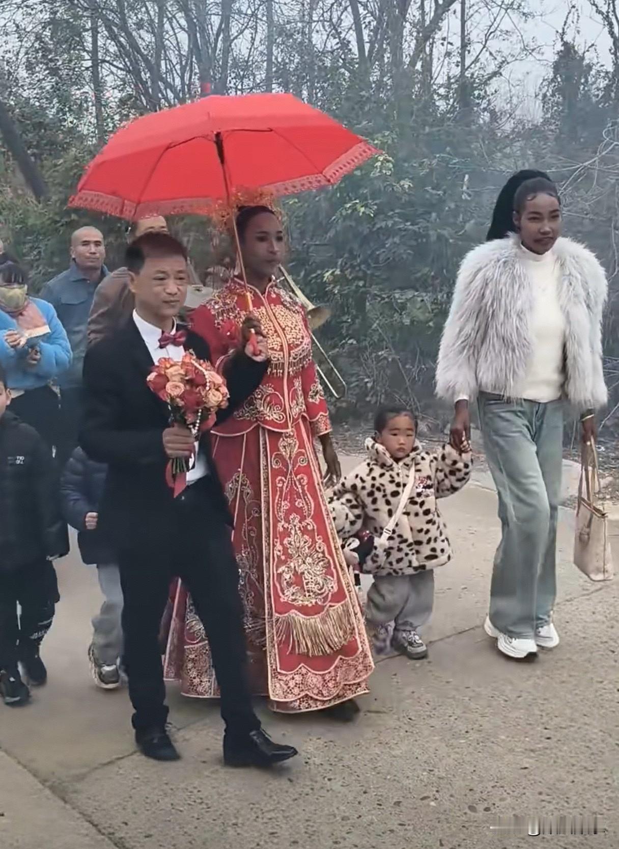 湖北小伙子娶埃塞俄比亚媳妇：村里第二个“黑白过渡”新娘！湖北老小伙儿娶了埃塞