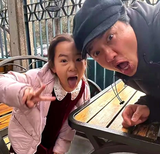 孩子最怕的，不是爸妈离婚，而是爱变成了“限量版”。小酒窝每次见爸爸，都像块年糕