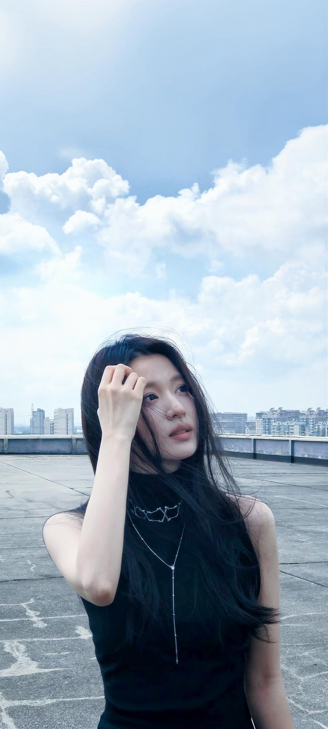 王楚然高清壁纸‖全屏壁纸‖美女壁纸‖女明星过年最怕的就是小孩捂着耳朵冲你笑而你还
