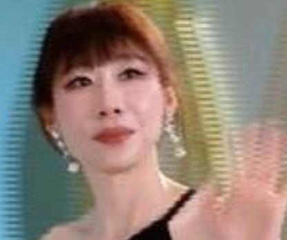 6月26日，任素汐亮相第31届白玉兰红毯，她凭借《无尽的尽头》中林之桃一角提名最