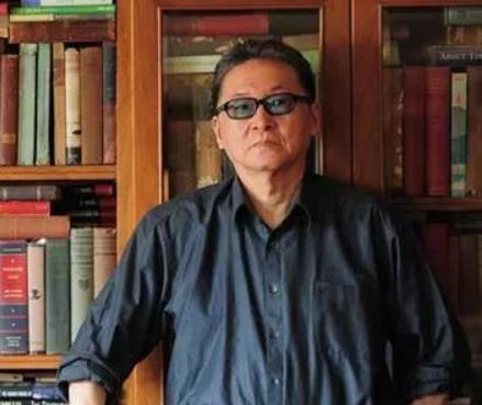 2017年3月，李敖忽然发现自己不对劲了，走路不稳当了，说话也不利索了，反应甚至