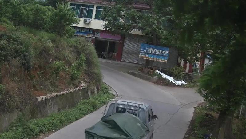 又一个大快人心！！！四川蒲江一果农跟收购商吵架报警，情急之下吼出一句“你让我用的
