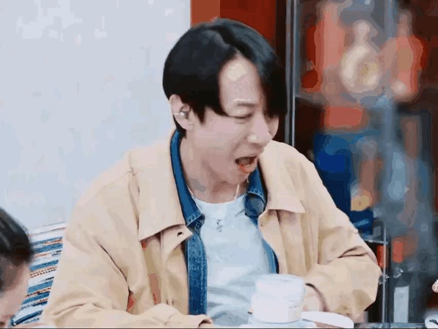 张维伊这波综艺操作，表面上赚，实则亏大了！别扯什么知名度提升的虚头——张维伊参