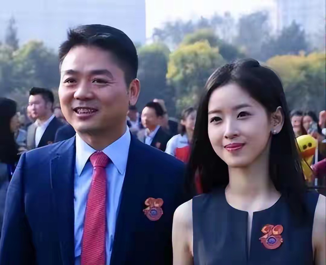 刘强东又成立了新公司，注册资金1000万元，取名天强公司。看得出来，是在刘强东三