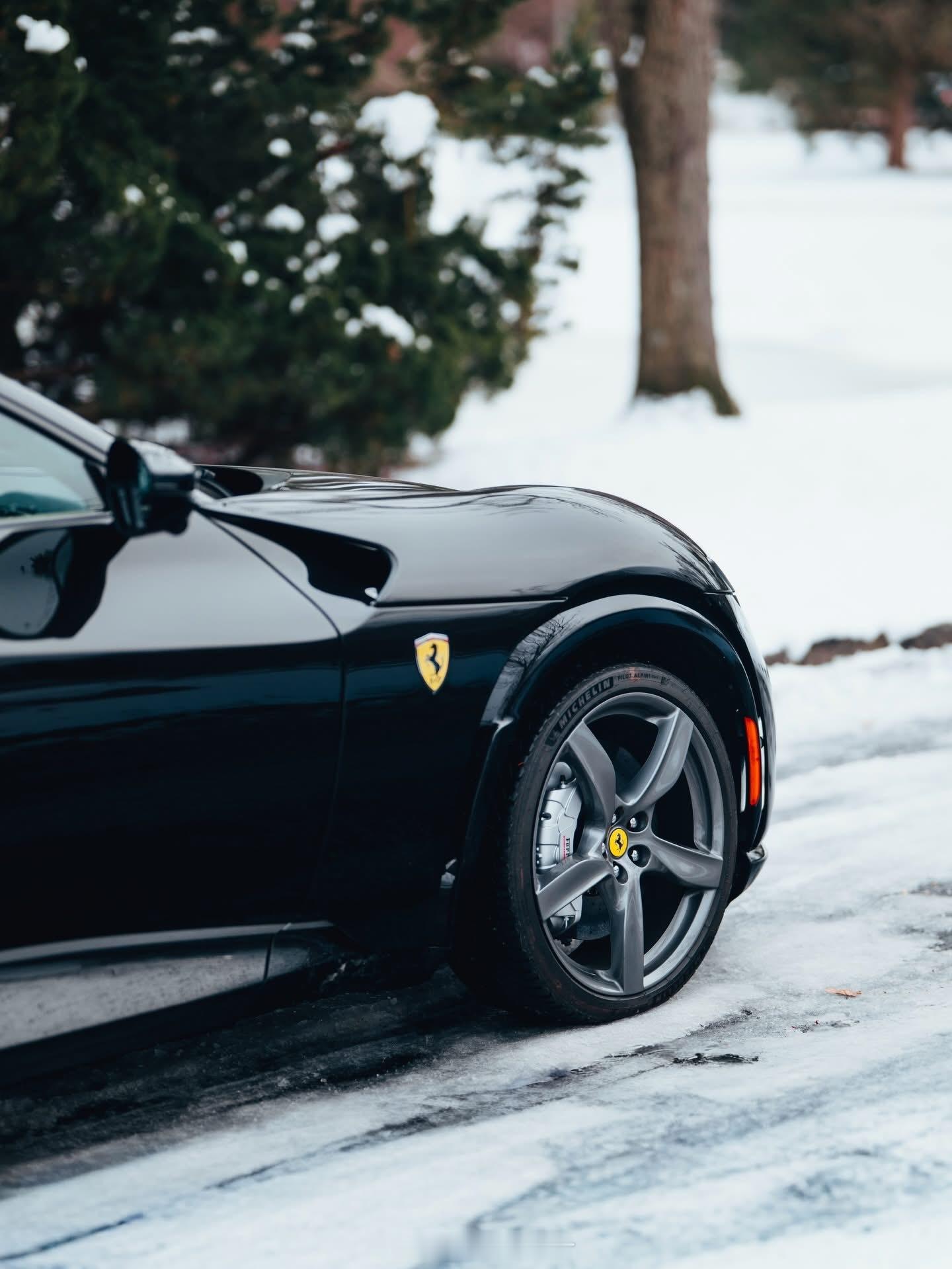 🖤🖤🖤法拉利purosangue🖤🖤🖤这台车为什么车头长？是因为要放