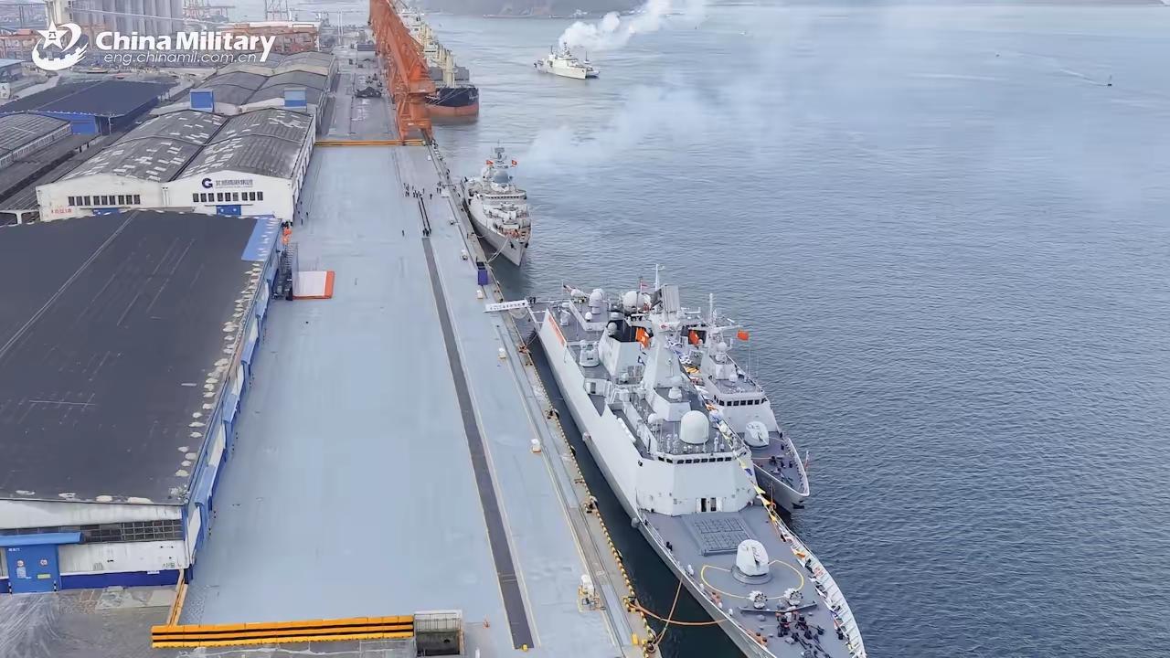 人民海军把054A划分为导弹护卫舰，056划分为轻型导弹护卫舰，从这两张图中，可