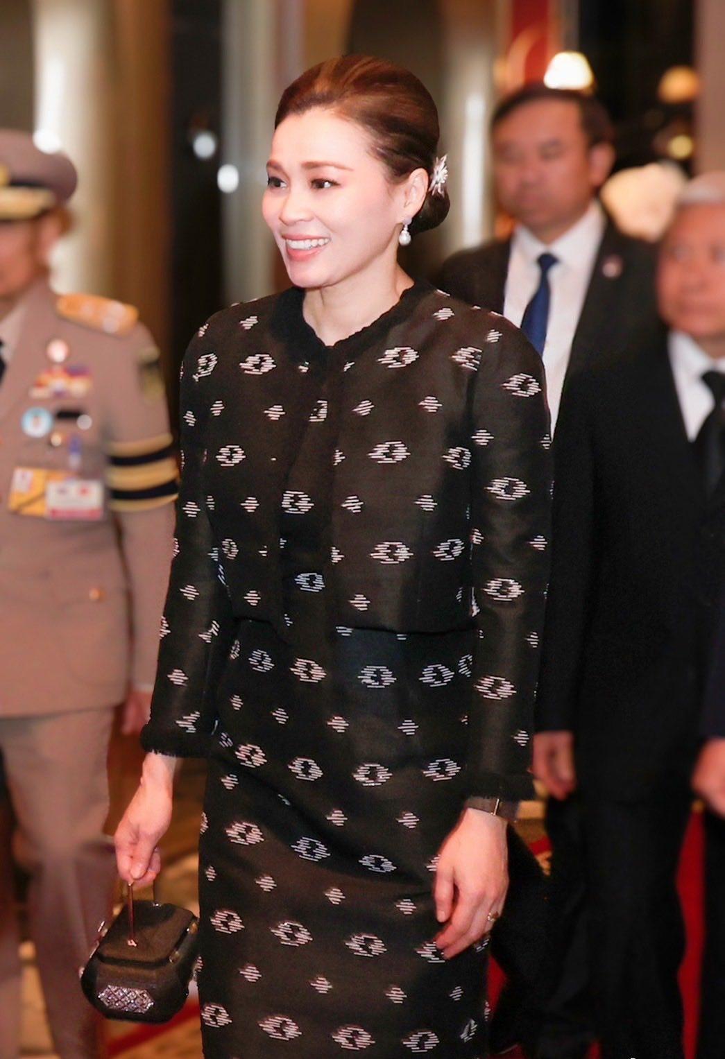🇹🇭🇻🇳9月16日，哇集拉隆功国王和苏提达王后结束对越南的国事访问，启程