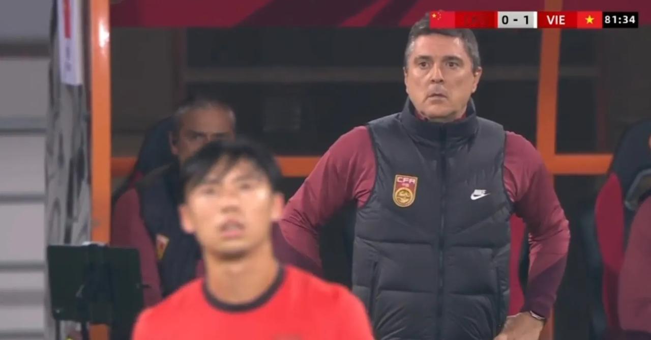 中国队真的连越南都打不赢了，输完泰国输缅甸、输完缅甸输越南，现在中国U22国青对