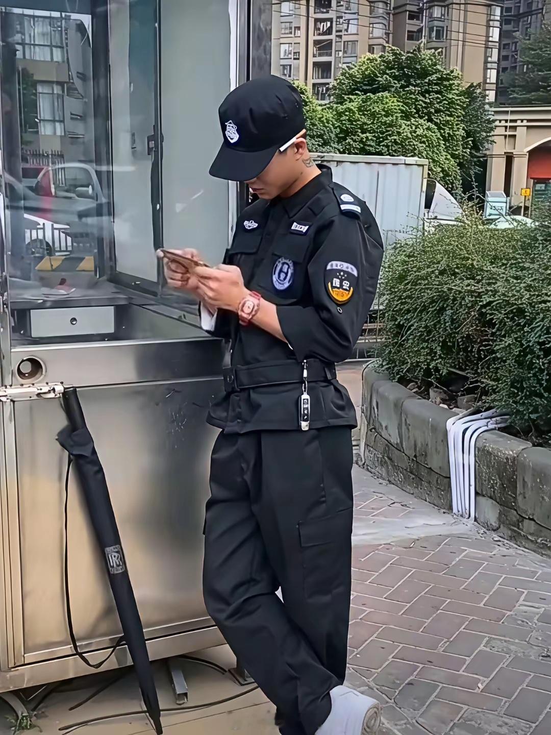 现在保安都戴这么贵的手表了吗？果然贫富不能只看职业。