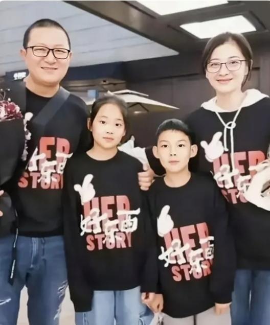 很多人不知道梅婷有过三段婚姻。她第一任丈夫是叶挺的孙子叶大鹰，叶大鹰是电影导演，