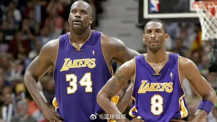 2001年的科比，到底有多夸张？一句“奥尼尔带飞科比”，真的能解释这组数据吗？西