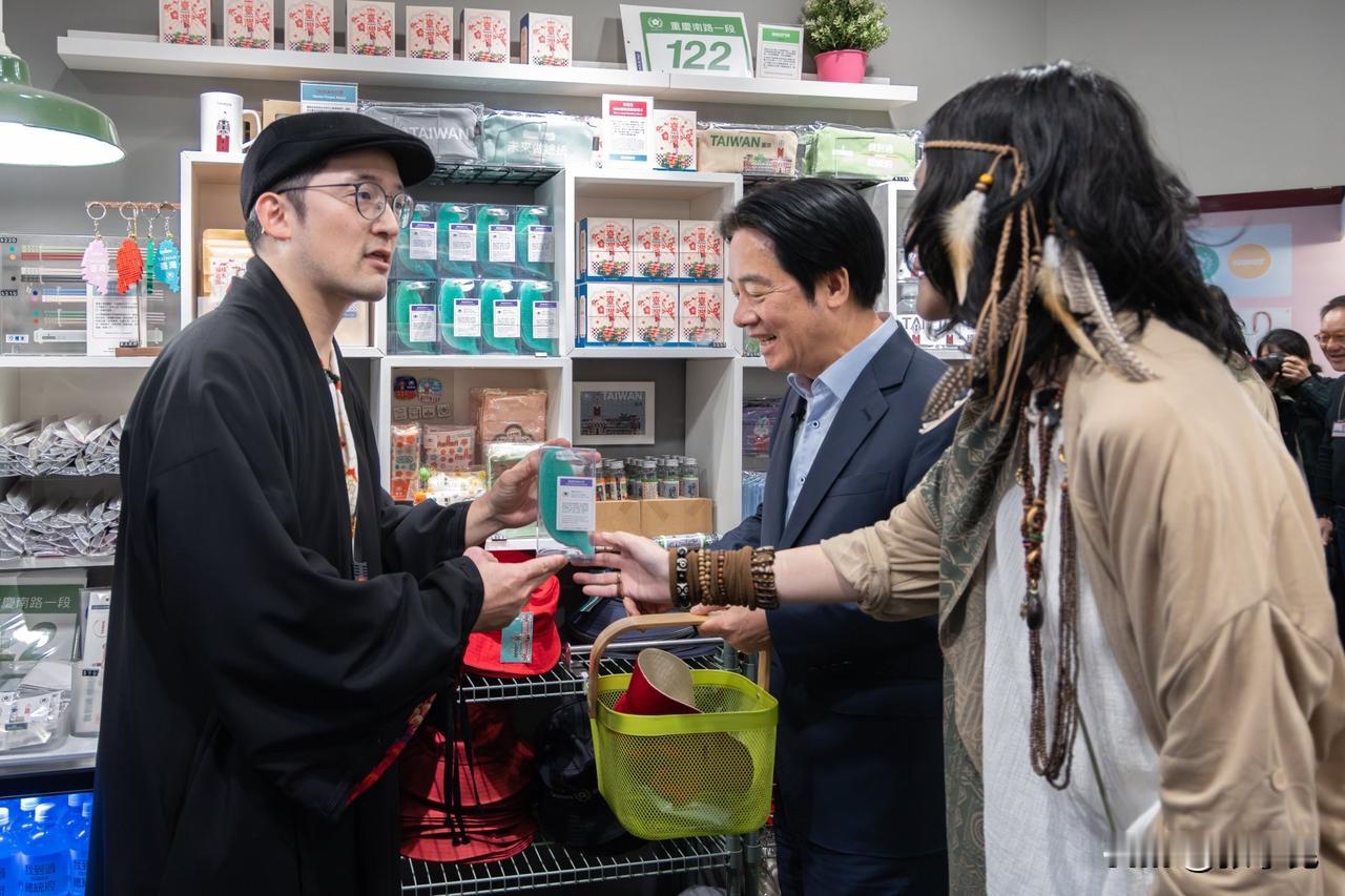 赖清德今天发文说：“我们邀请‘大胃女王’佐藤安琪拉与旅居台湾的日本的池田老师莅临