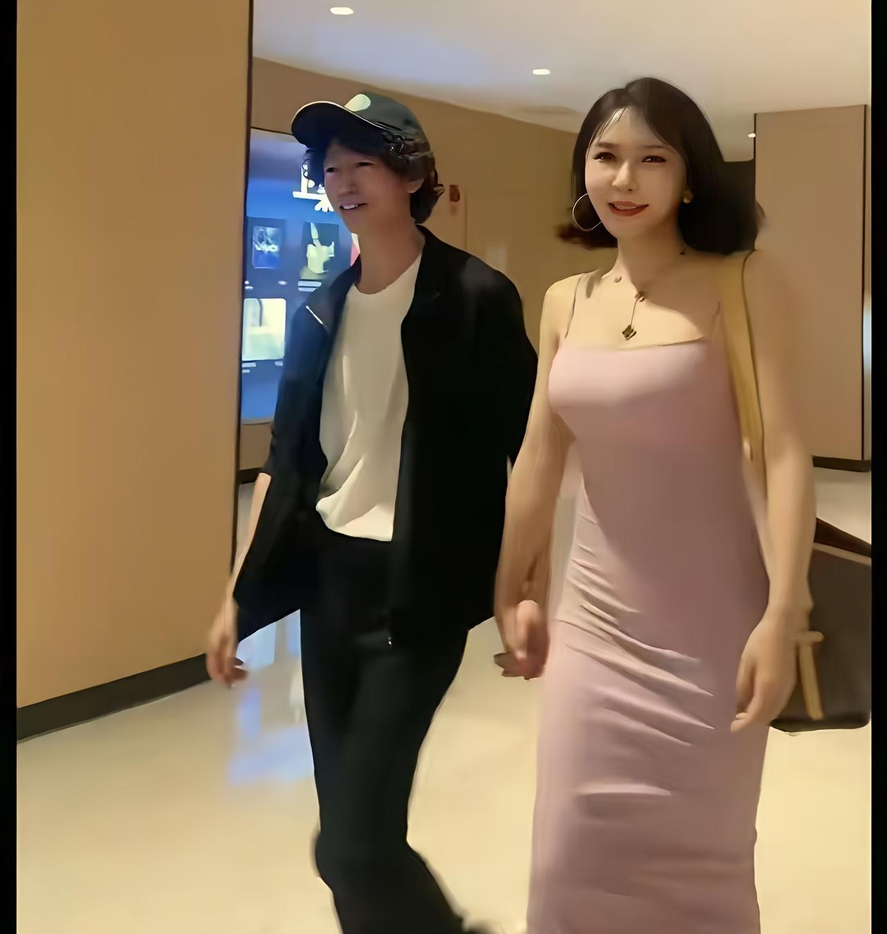 庞麦郎傻眼了，一夜之间自己的口碑完全逆转了，从“万人喷”变成了“人人羡”，这