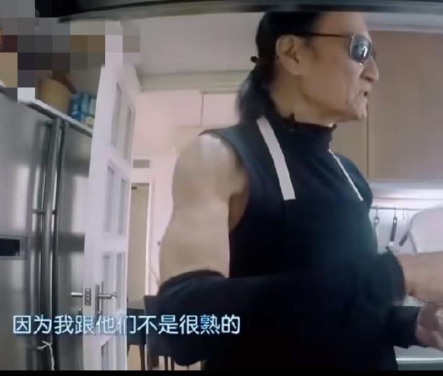谢霆锋对父母、妻子和孩子都没有陪伴，他心里会有遗憾吗？成天和王菲混在一起，不管