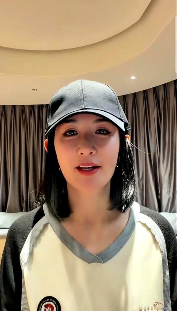 原来，让谢娜铁了心要开演唱会的，不是为了老公张杰。就因为饭桌上朋友一句随口的玩