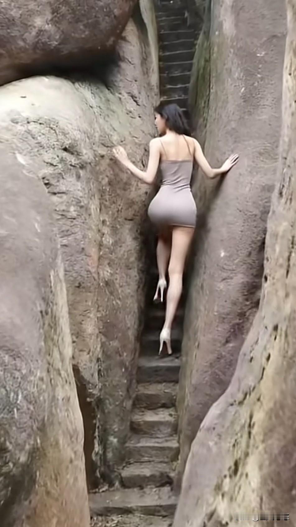 步步提高，步步生莲。