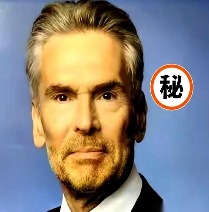 一艘荷兰军舰，本来要去夏威夷参加军演。船刚驶出马尼拉，航行轨迹突然一个急转弯，直