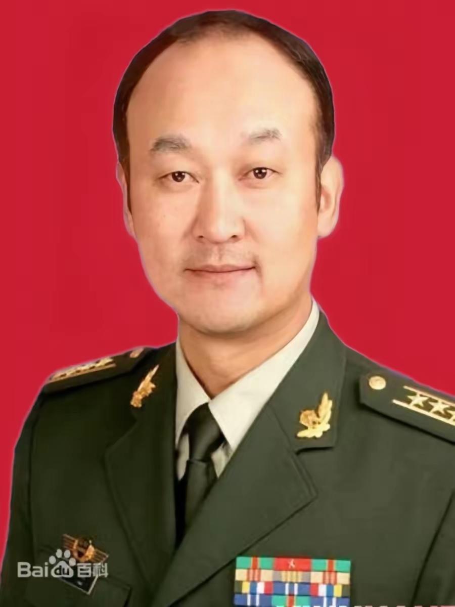 李钦，1963年6月出生，汉族，云南蒙自人，1980年11月入伍，1985年2月