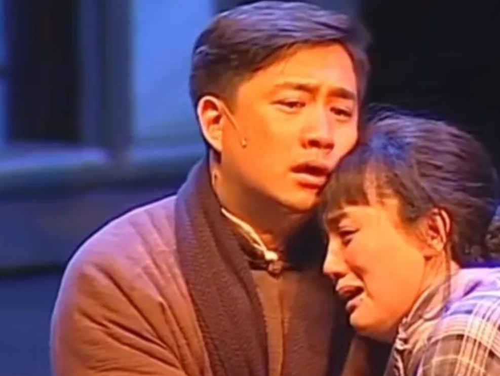 黄磊说​朱媛媛特直率​山东姑娘，话很密，辛柏青不怎么爱说话​她把辛柏青的