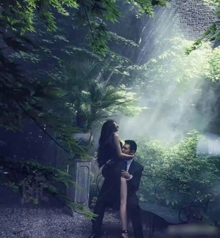 再看黄晓明与杨颖的结婚照，真是够狂野奔放