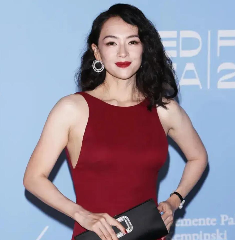 章子怡现在这状态，最狠的不是美而是不急了章子怡这几年最让人意外的地方，不