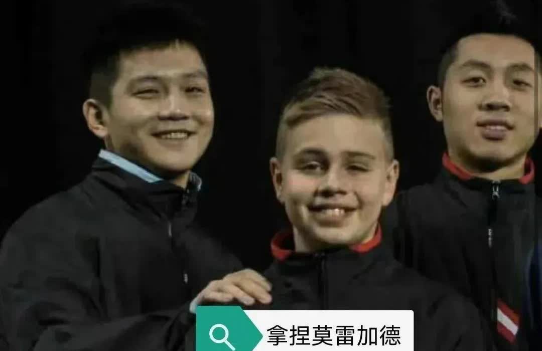 果然，没有哪个穷人家的孩子能随随便便成功！小莫从小就认识樊振东，他心
