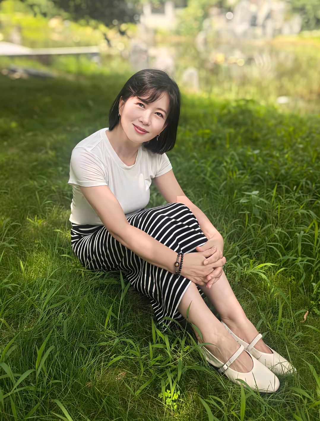 五十岁怎么了，照样是中年少女，身材不发福，不走样，不驼背，没有赘肉和小肚子，你们