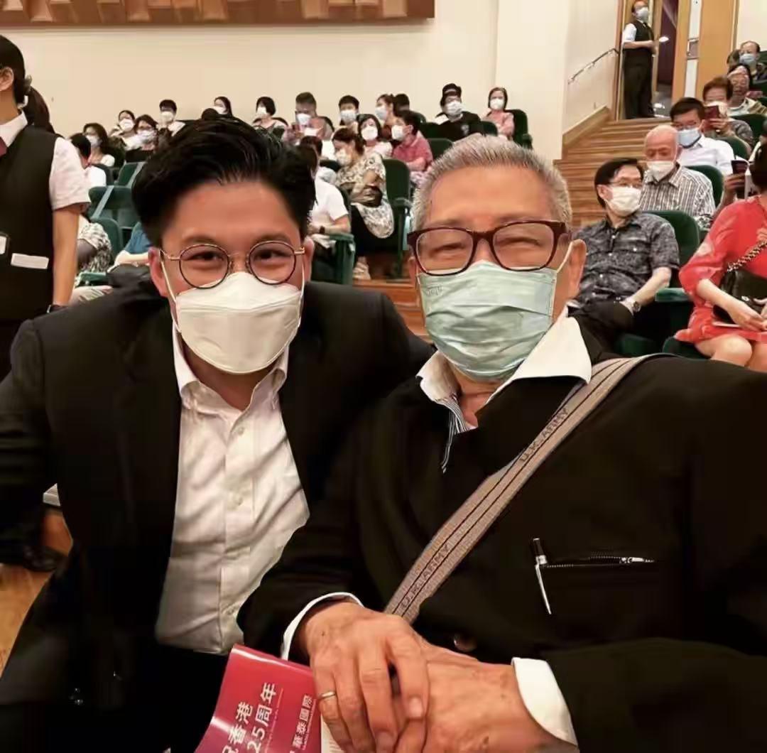 看哭了！霍启刚悲痛发文，曝刘兆铭更多不为人知的事，吴镇宇悲伤到无法接受。在深