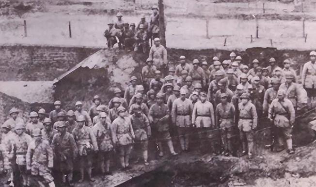 1945年5月4日，洛阳东郊的潘寨村麦田里散落着四十多具日军尸体。指挥官梅村的首