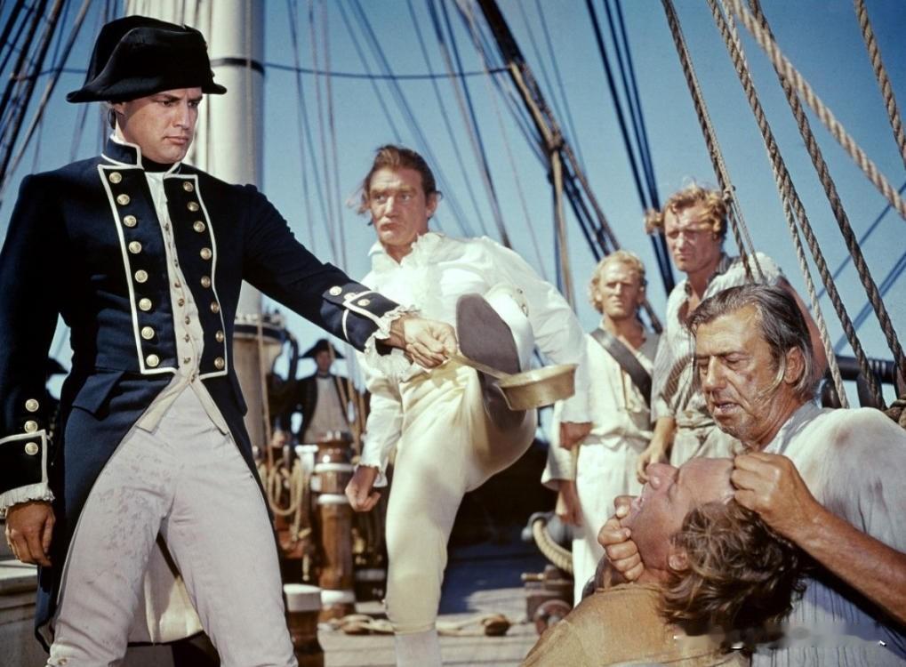 二百多年前，九个英国叛逃的士兵，来到太平洋一个孤岛后，杀光了土著男人、霸占所有女