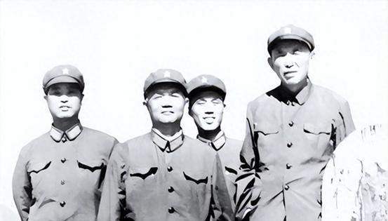 他提拔副司令，两个大军区意见不同，拖5年，两位司令接力帮助他“1970年3月的