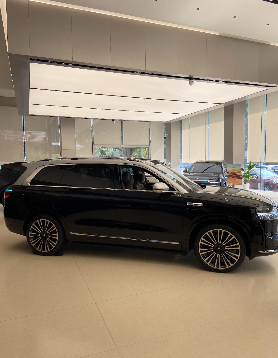 试驾完问界M9，不吹不黑，真实优缺点一次说透