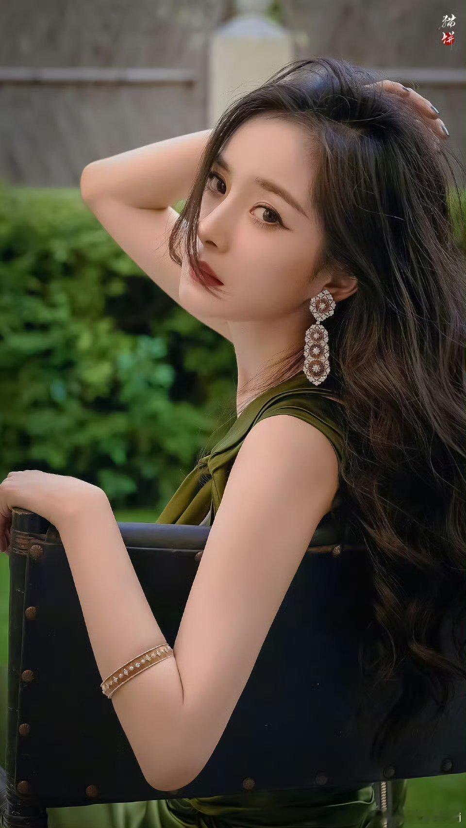 杨幂的眼睛真的是内娱第一美的眼睛，狐狸眼真的好勾人[捂眼睛][捂眼睛][捂眼睛]​​​