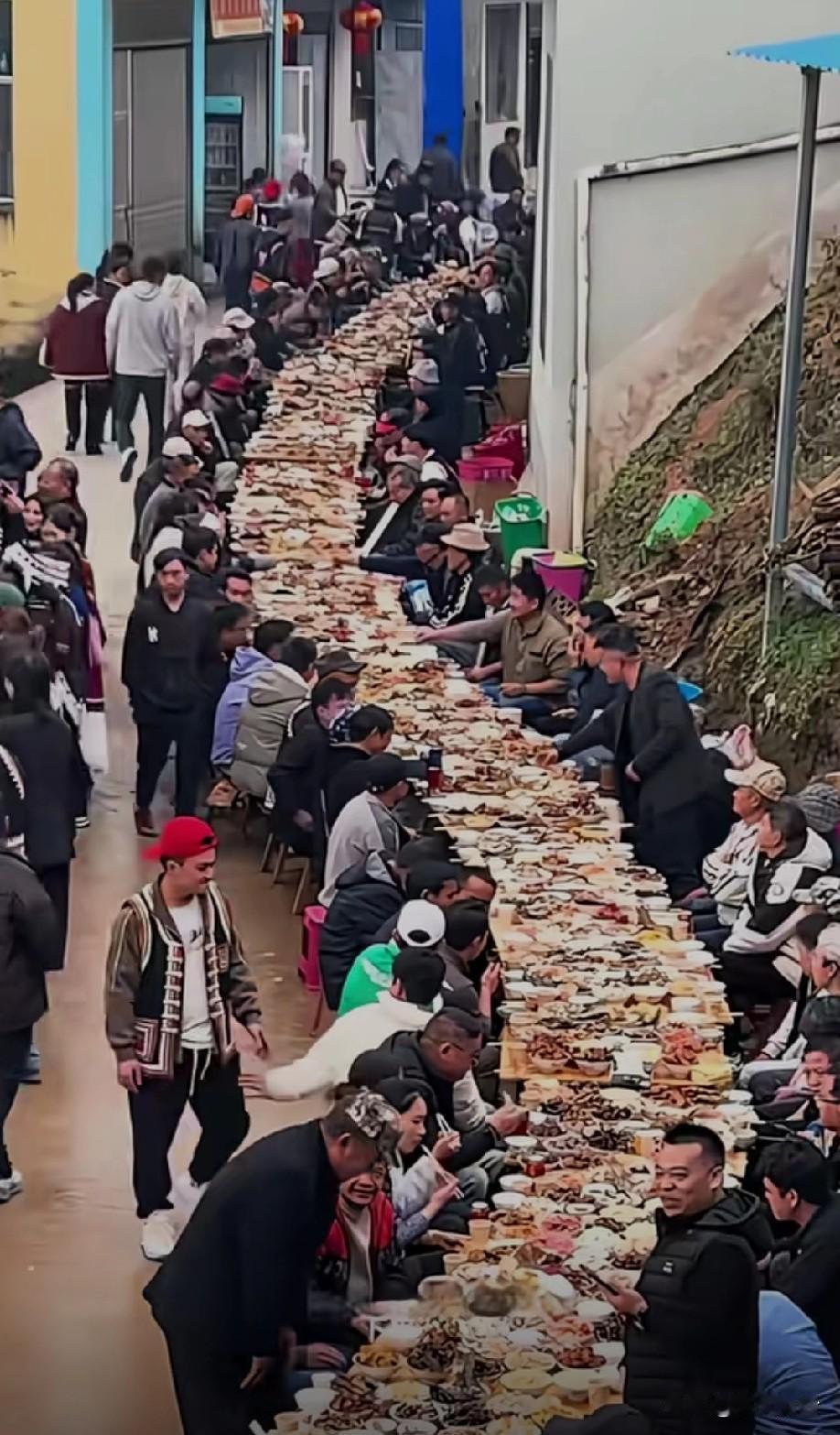 真的假的？[？？？]这么长得流水席，要花多少钱啊[捂脸哭]