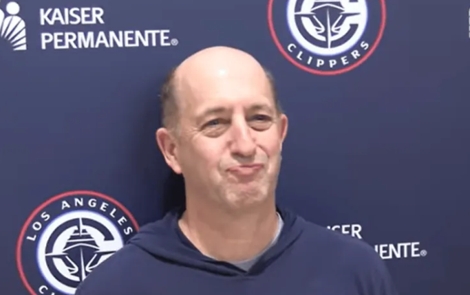 快船助教范甘迪接受采访，谈到了与泰伦-卢的关系：我曾执教过泰伦-卢。他是你能遇