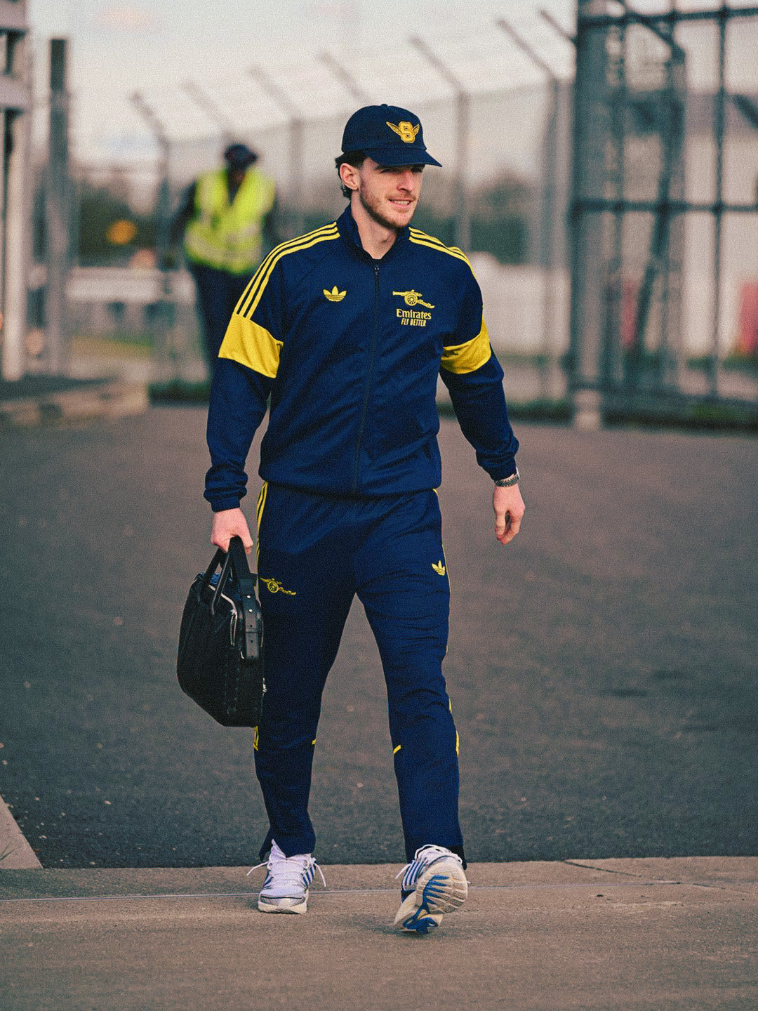 记者SamiMokbel：阿森纳已就续约赖斯开启谈判。俱乐部已接触球员团队准备