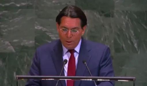 外交史上最魔幻的一幕上演了：亲手把“规则手册”塞进碎纸机的人，现在居然趴在同一个