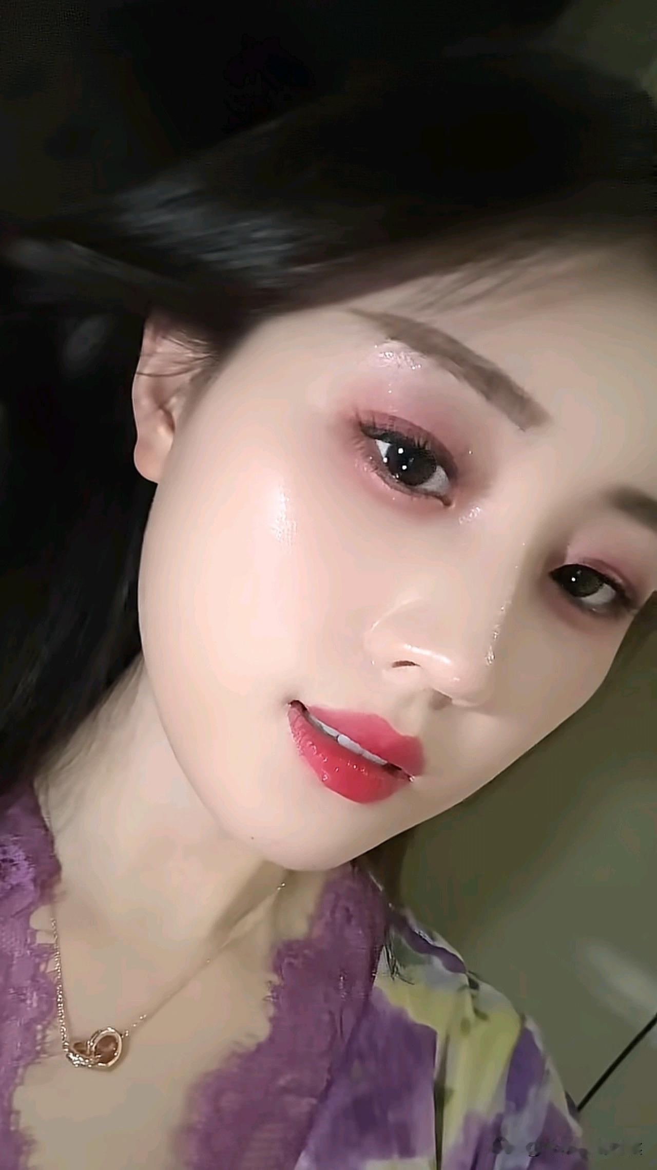 柳二奶和她的表妹都是小三，她是给一个国内大厂的市场部的小经理，她表妹是给一个湾湾