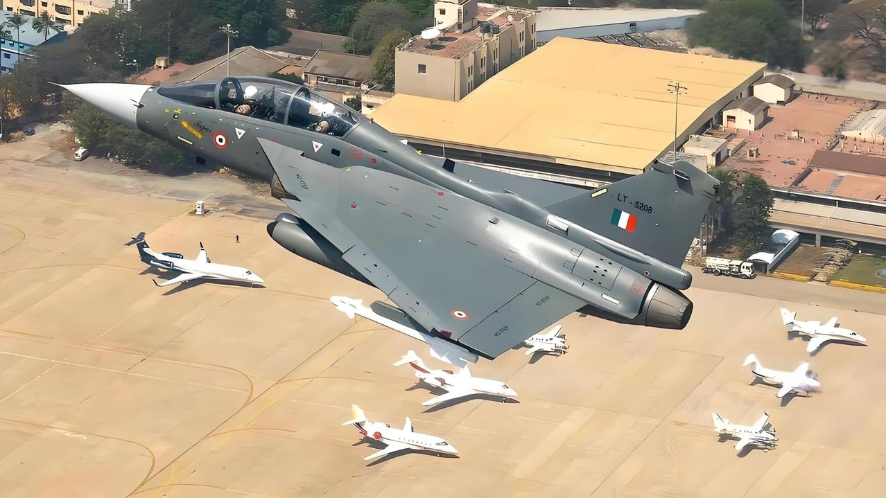 印度光辉战机又坠毁了。2月21日，印度一架光辉战斗机在训练结束后着陆时发生坠