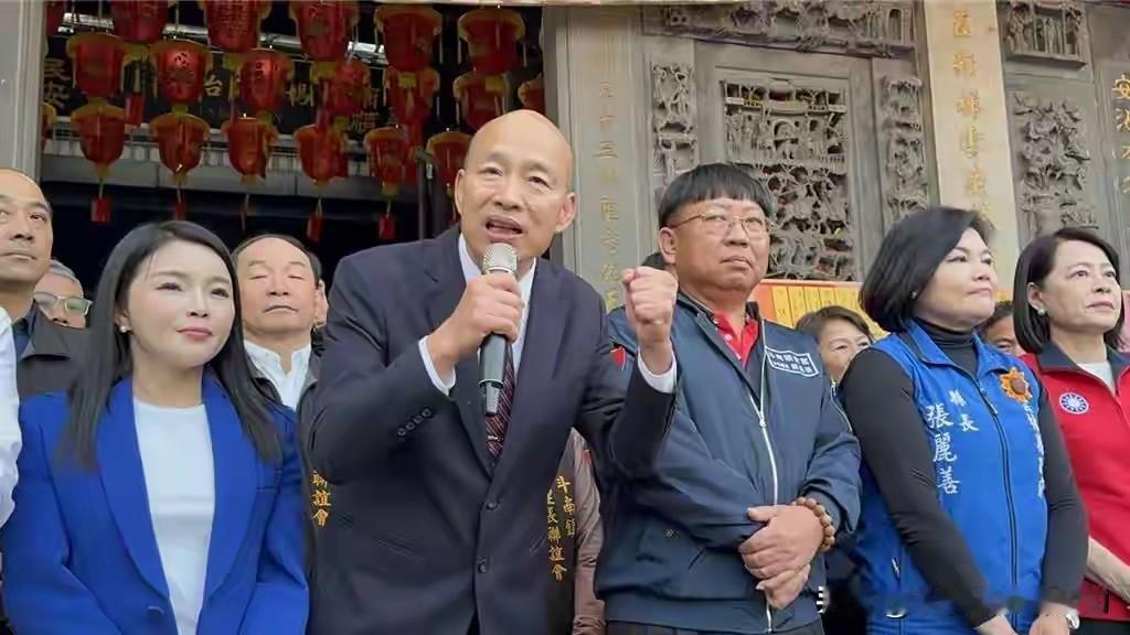 明明是地方势力家族政治，还要包上一层民主的外衣。韩国瑜回云林“娘家”，为张嘉郡站