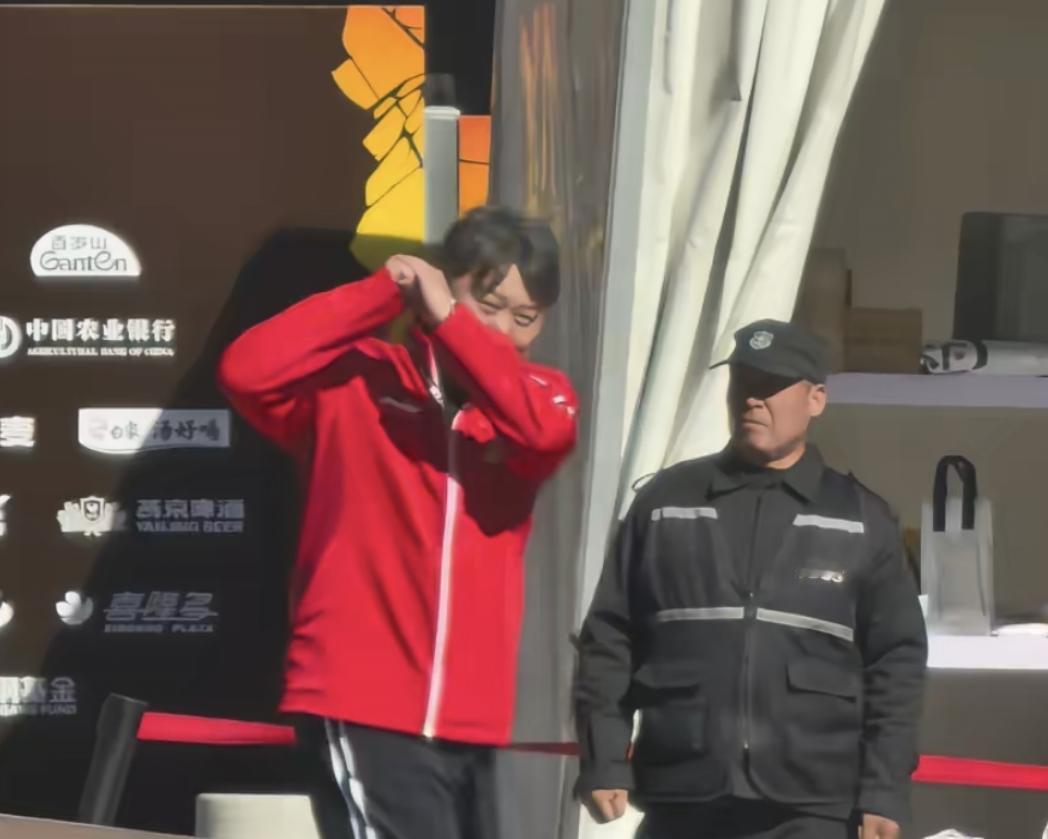 我去！孙逊的情商很高，面对王楚钦粉丝的喊话，他得反应堪称教科书！孙逊下楼拿快