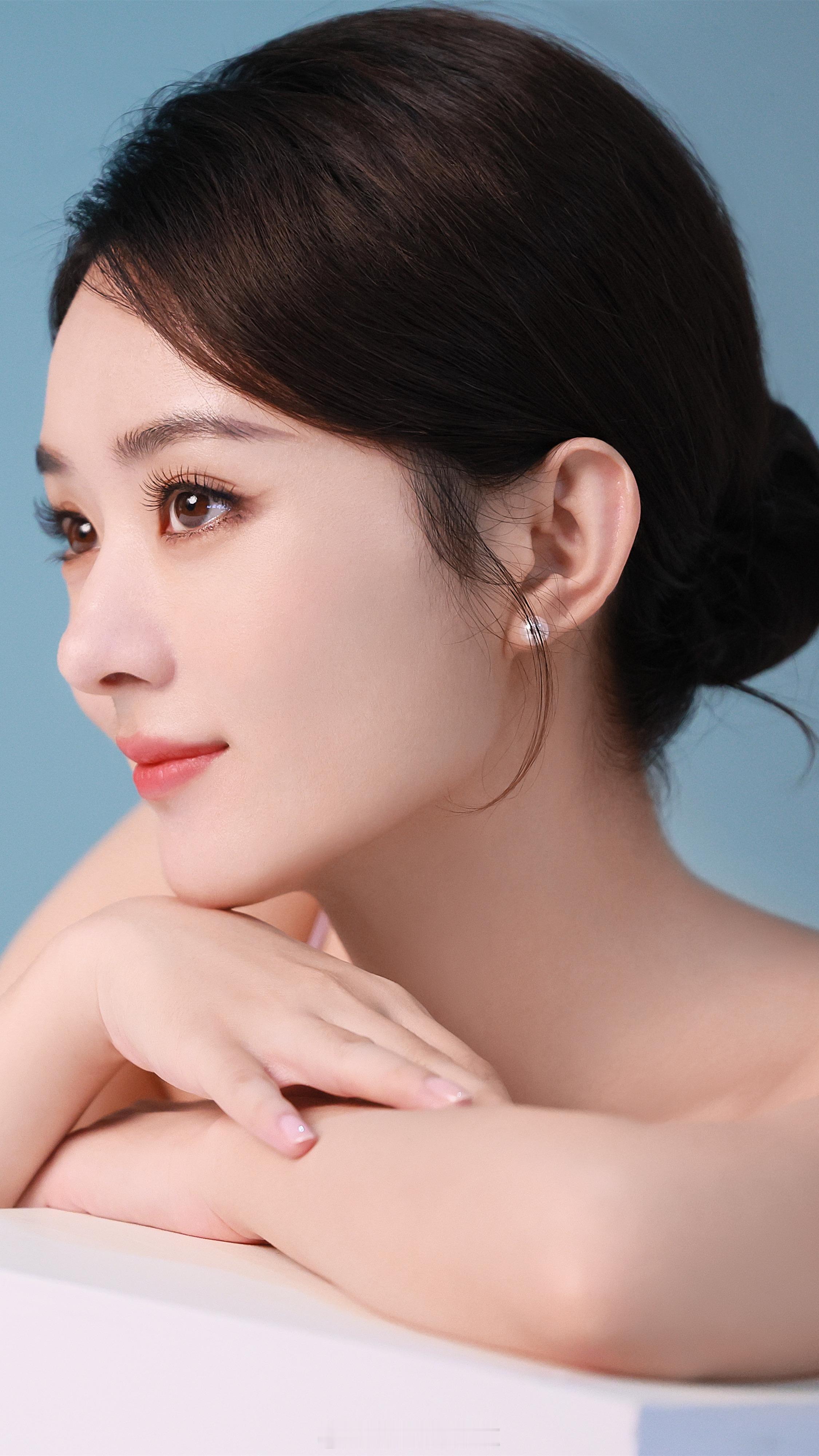 赵丽颖白色长裙穿搭