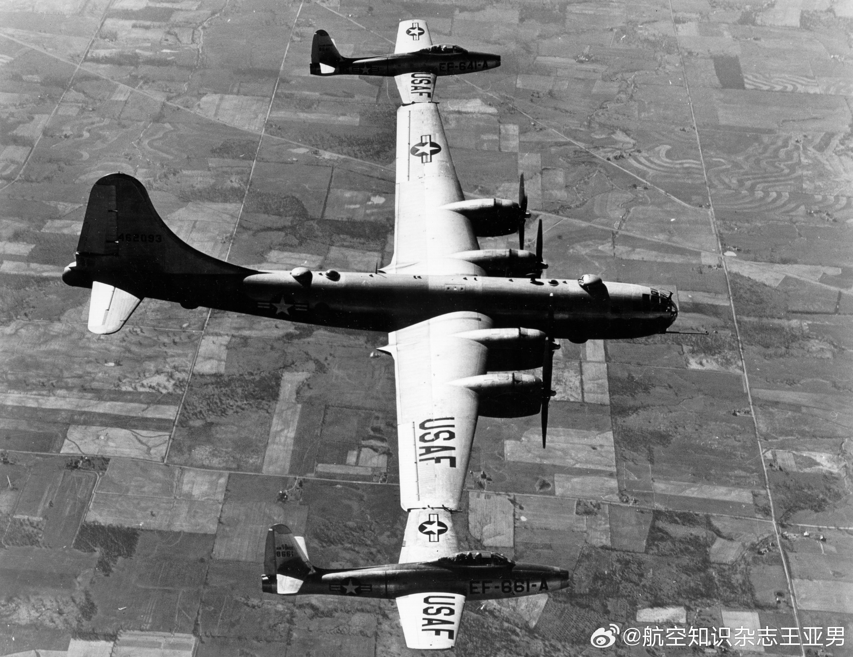 #航空创作计划#自带御前侍卫的轰炸机战略轰炸机通常很大，能飞很远，战斗机通常很
